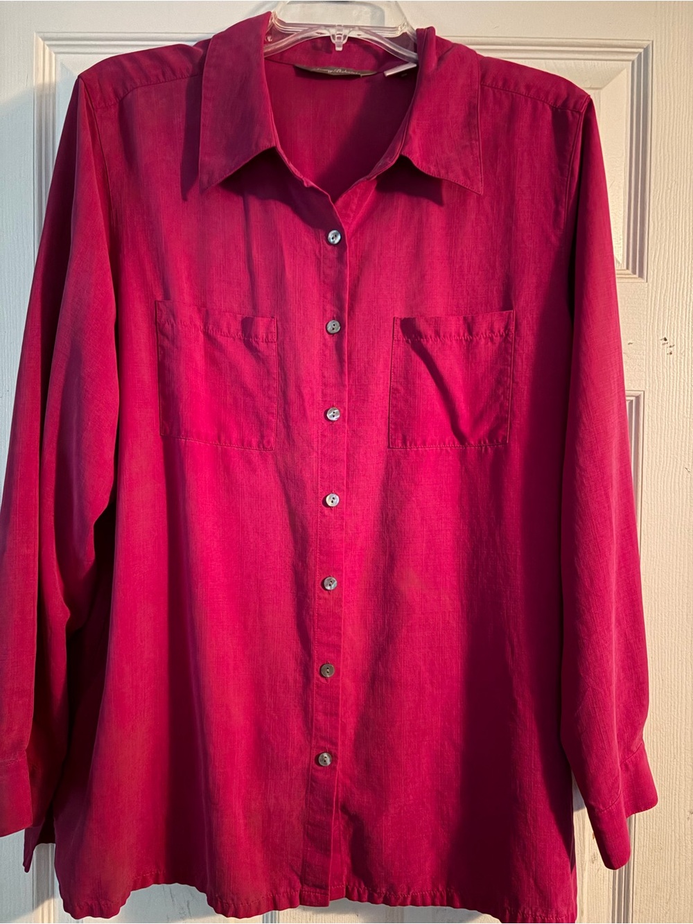 Tommy Bahama women’s Long-Sleeve Button-Down Shirt in Deep Magenta size large